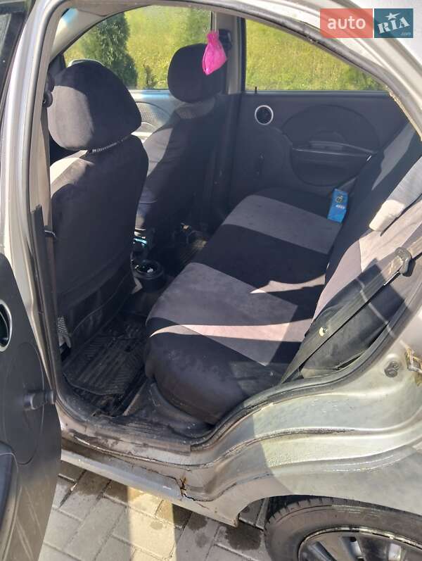 Седан Chevrolet Aveo 2005 в Ровно