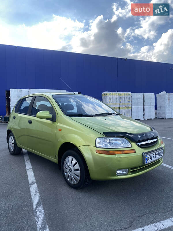 Хэтчбек Chevrolet Aveo 2005 в 