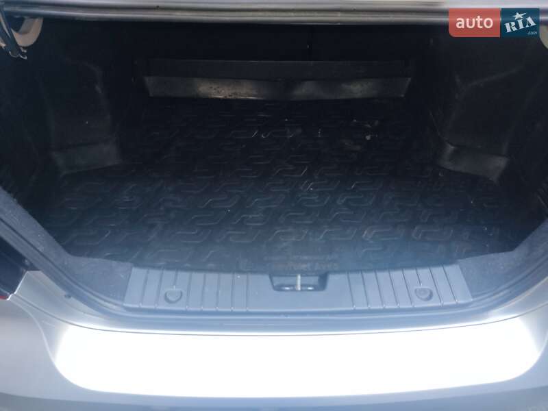 Седан Chevrolet Aveo 2011 в Киеве