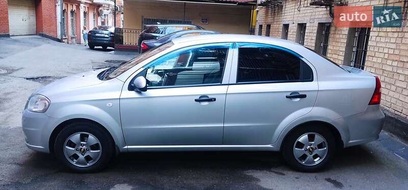 Седан Chevrolet Aveo 2011 в Киеве