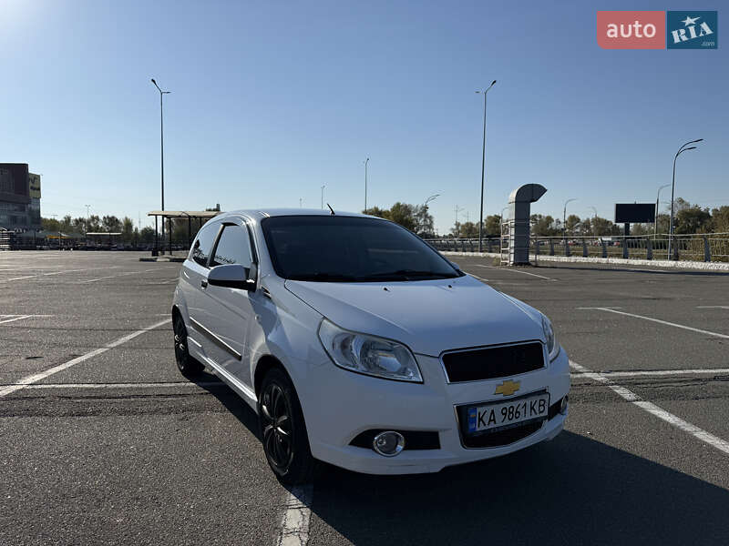 Хэтчбек Chevrolet Aveo 2011 в Киеве