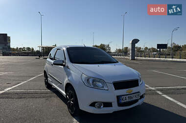Хэтчбек Chevrolet Aveo 2011 в 