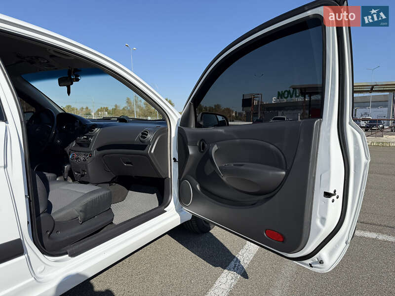 Хэтчбек Chevrolet Aveo 2011 в Киеве
