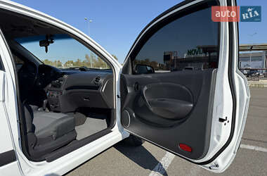 Хэтчбек Chevrolet Aveo 2011 в 