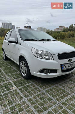 Хэтчбек Chevrolet Aveo 2010 в 
