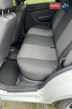 Хэтчбек Chevrolet Aveo 2010 в 