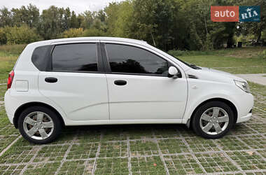 Хэтчбек Chevrolet Aveo 2010 в 