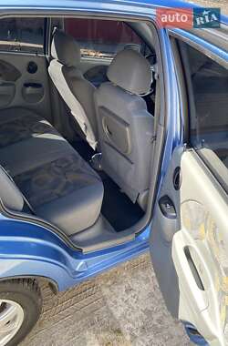 Хэтчбек Chevrolet Aveo 2005 в 
