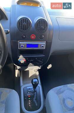 Хэтчбек Chevrolet Aveo 2005 в 