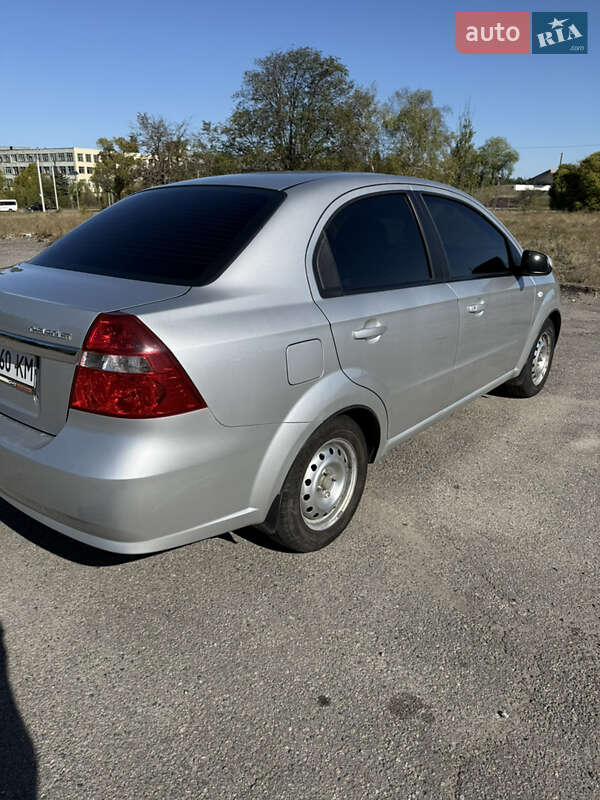 Седан Chevrolet Aveo 2007 в Днепре