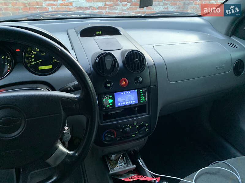 Седан Chevrolet Aveo 2005 в Львові