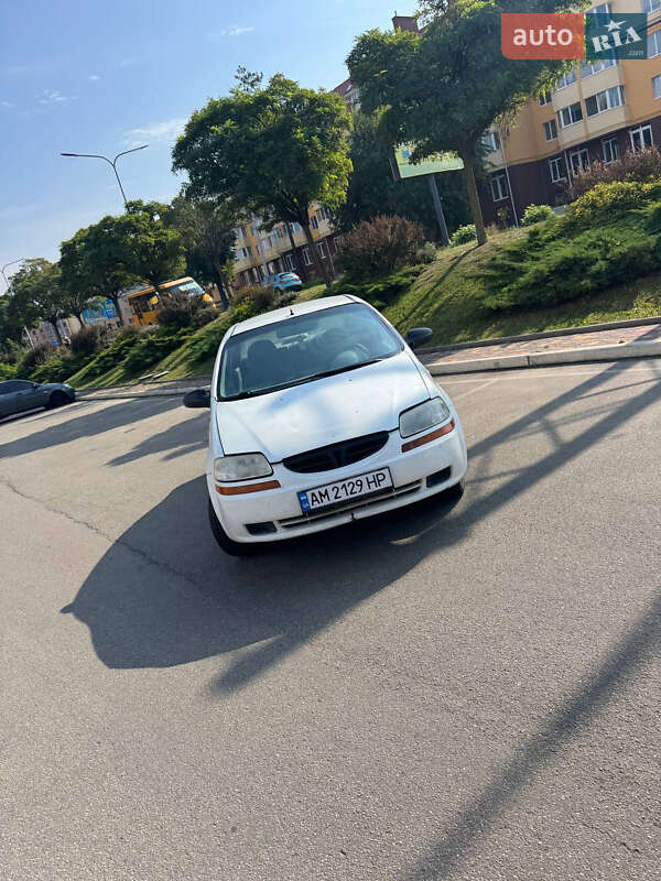 Седан Chevrolet Aveo 2005 в Киеве