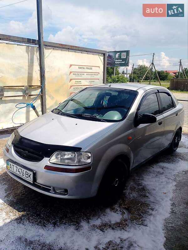 Седан Chevrolet Aveo 2004 в Коломые