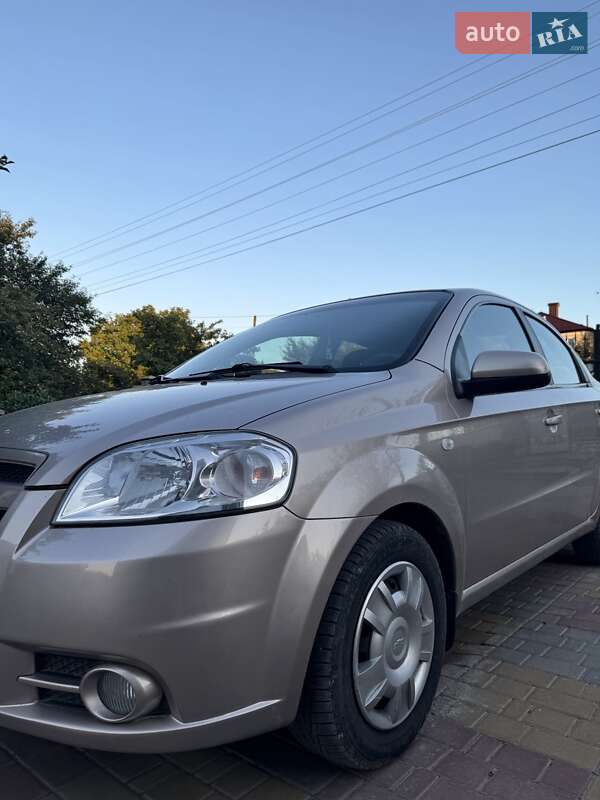 Седан Chevrolet Aveo 2008 в Волочиске
