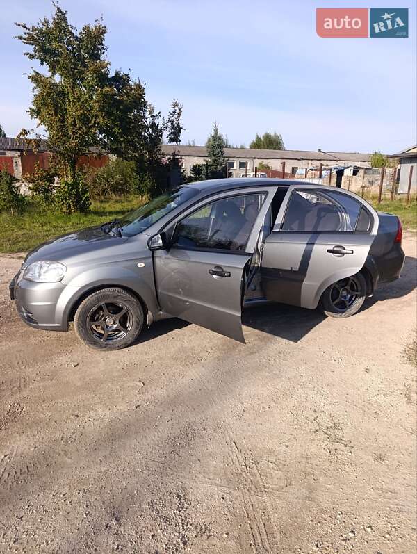 Седан Chevrolet Aveo 2010 в Львове
