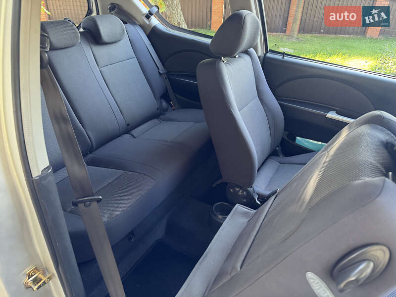 Хэтчбек Chevrolet Aveo 2006 в Киеве