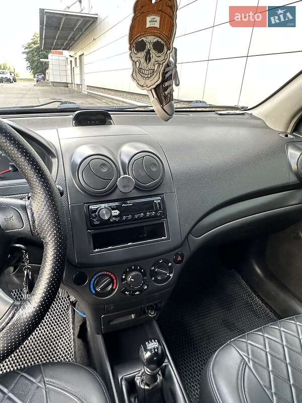 Седан Chevrolet Aveo 2010 в Броварах