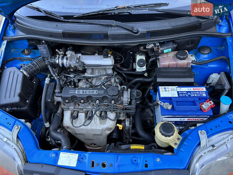 Седан Chevrolet Aveo 2006 в Изюме