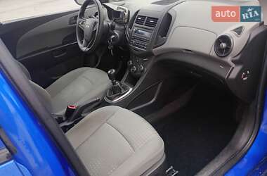Хэтчбек Chevrolet Aveo 2012 в 
