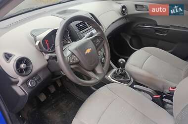 Хэтчбек Chevrolet Aveo 2012 в 
