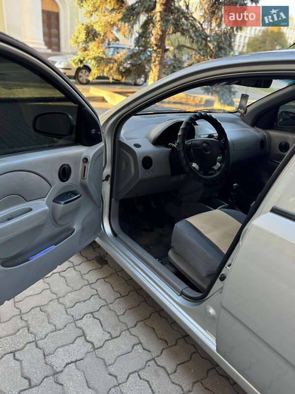 Седан Chevrolet Aveo 2004 в Запорожье