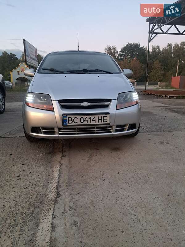 Хэтчбек Chevrolet Aveo 2005 в Новояворовске