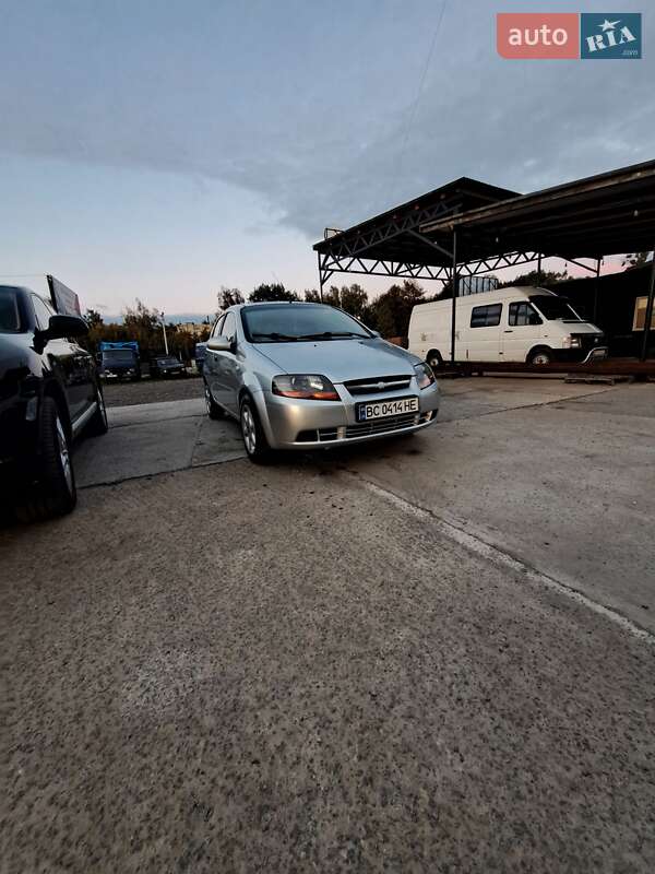 Хэтчбек Chevrolet Aveo 2005 в Новояворовске