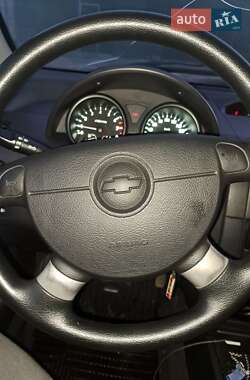 Хэтчбек Chevrolet Aveo 2005 в Новояворовске
