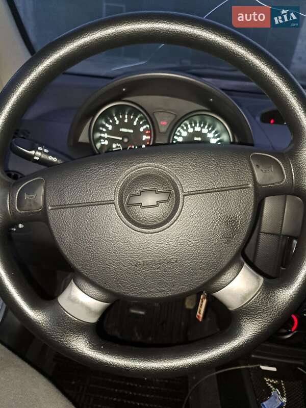 Хэтчбек Chevrolet Aveo 2005 в Новояворовске