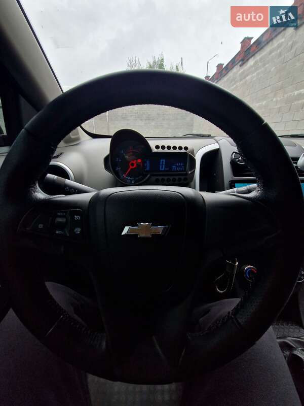 Хэтчбек Chevrolet Aveo 2012 в Ровно