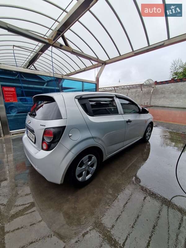Хэтчбек Chevrolet Aveo 2012 в Ровно