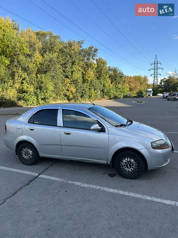 Седан Chevrolet Aveo 2005 в Днепре