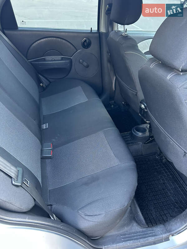 Седан Chevrolet Aveo 2005 в Днепре