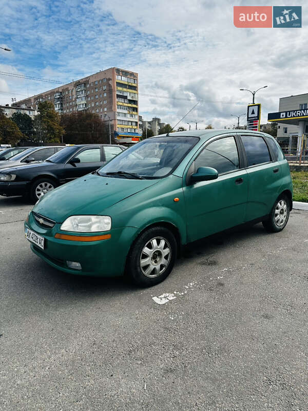 Хэтчбек Chevrolet Aveo 2004 в 