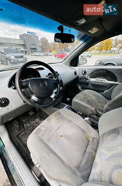 Хэтчбек Chevrolet Aveo 2004 в 