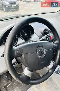 Хэтчбек Chevrolet Aveo 2004 в 