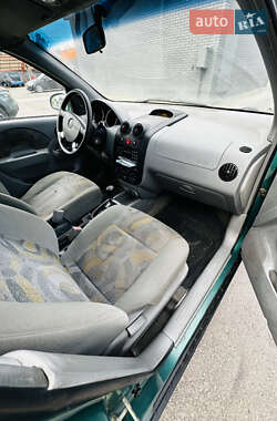 Хэтчбек Chevrolet Aveo 2004 в 