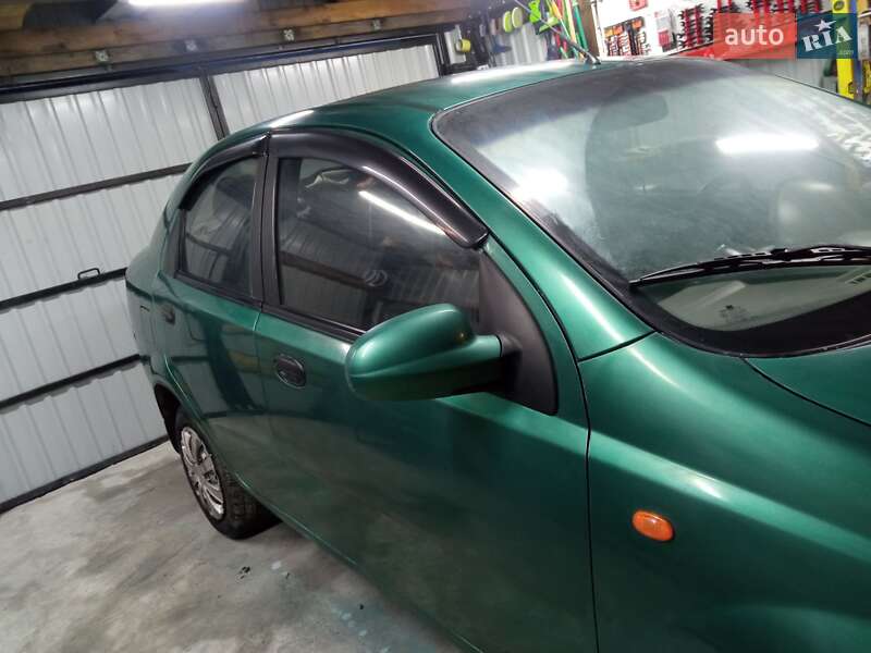 Седан Chevrolet Aveo 2005 в 