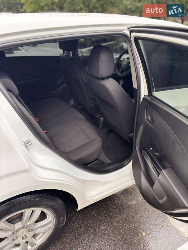 Хетчбек Chevrolet Aveo 2012 в Києві