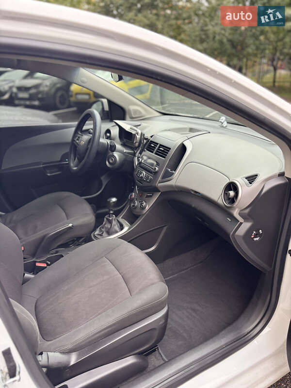 Хетчбек Chevrolet Aveo 2012 в Києві