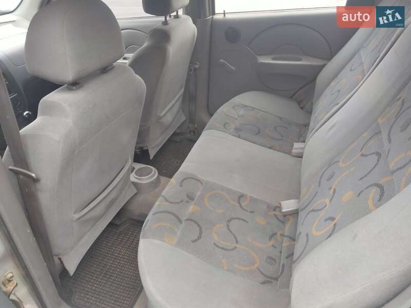 Седан Chevrolet Aveo 2004 в Чернигове