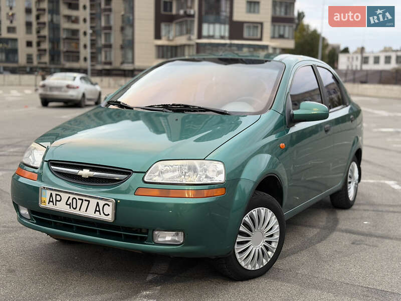 Седан Chevrolet Aveo 2004 в Киеве