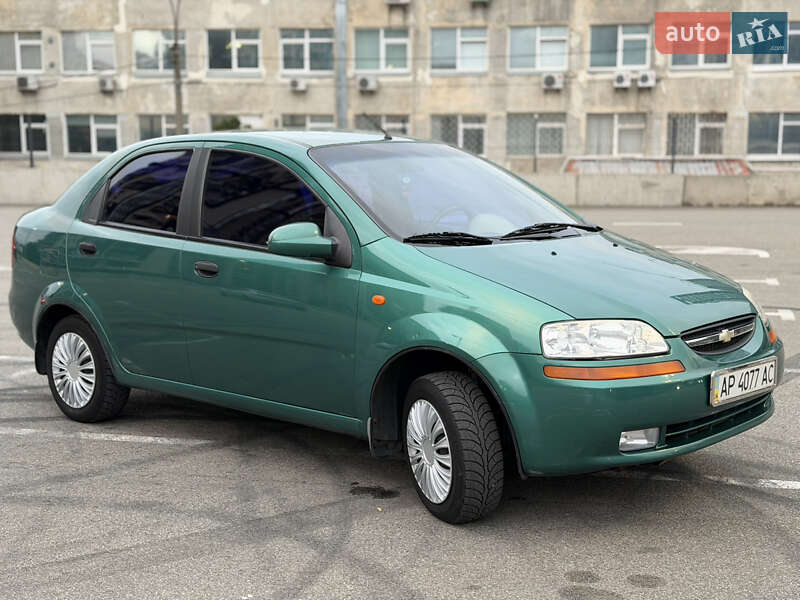 Седан Chevrolet Aveo 2004 в Киеве