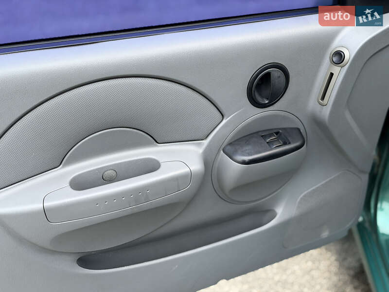 Седан Chevrolet Aveo 2004 в Киеве