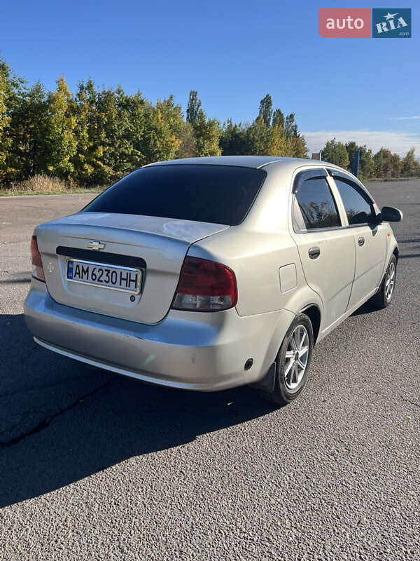 Седан Chevrolet Aveo 2005 в Бердичеве