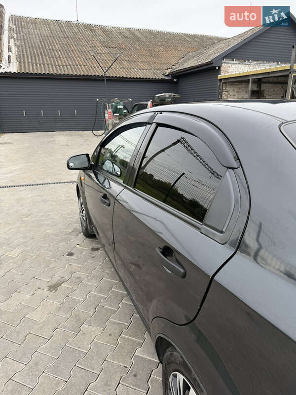 Седан Chevrolet Aveo 2006 в Звягелі