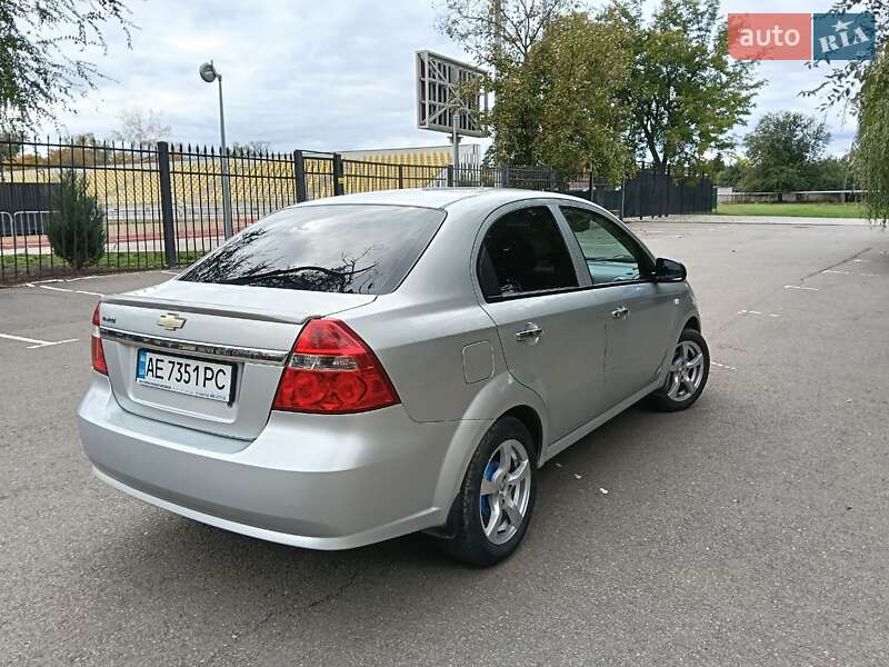Седан Chevrolet Aveo 2009 в Кривом Роге