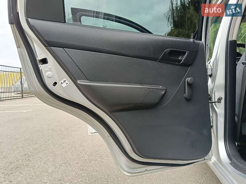 Седан Chevrolet Aveo 2009 в Кривом Роге