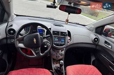 Седан Chevrolet Aveo 2014 в  фото 8 Седан Chevrolet Aveo 2014 в