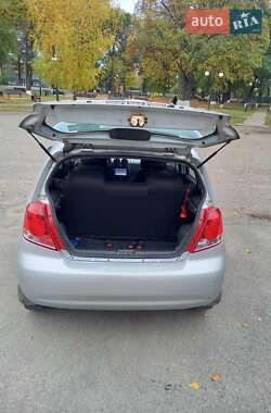 Хетчбек Chevrolet Aveo 2006 в  фото 2 Хетчбек Chevrolet Aveo 2006 в